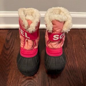 Toddler Girls size 10 pink Sorel snow boots in excellent condition!
